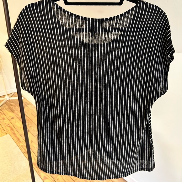 W5☀️black & white striped tee - Picture 3 of 3